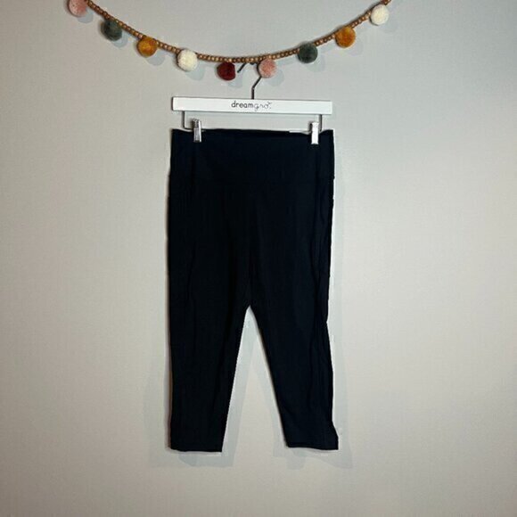 Zyia Active black side pocket cropped athletic leggings - Picture 1 of 5